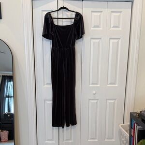 Elegant Black Velvet Jumper With Pockets!